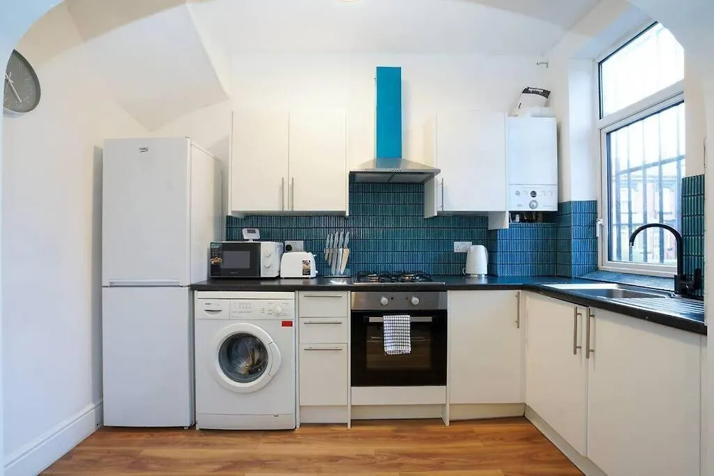 Apartmán 3 Bedroom Home With Free Parking Leeds