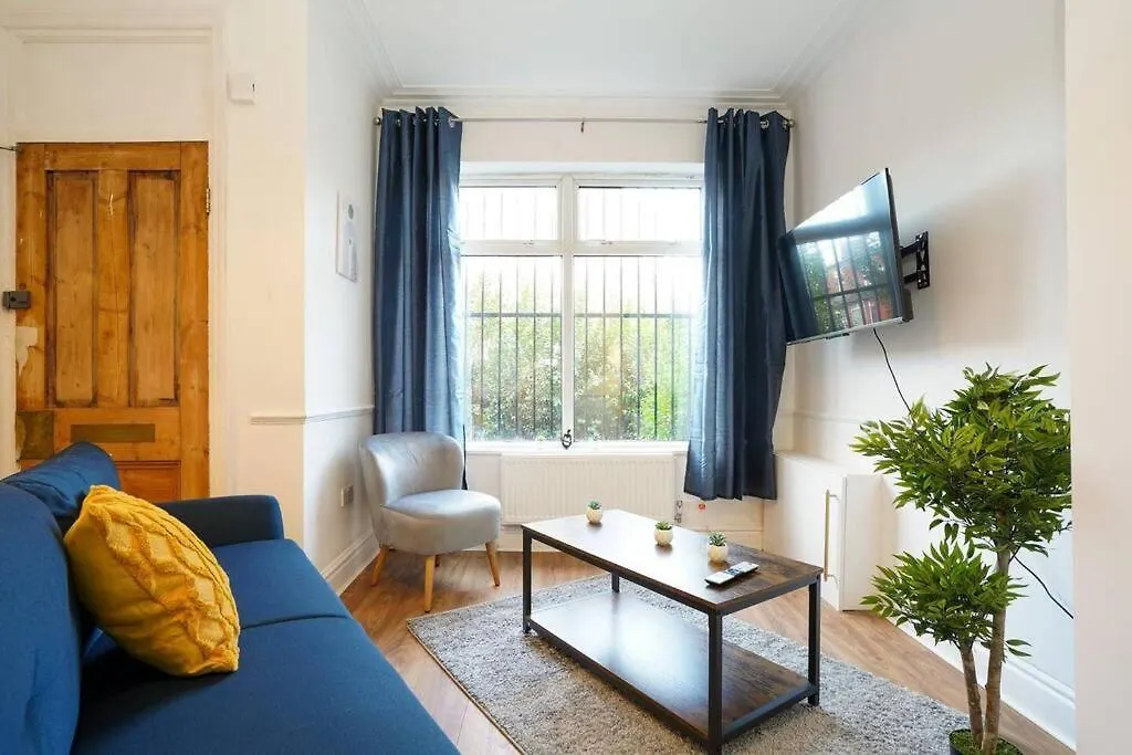 3 Bedroom Home With Free Parking Leeds  Apartmán Leeds (West Yorkshire)
