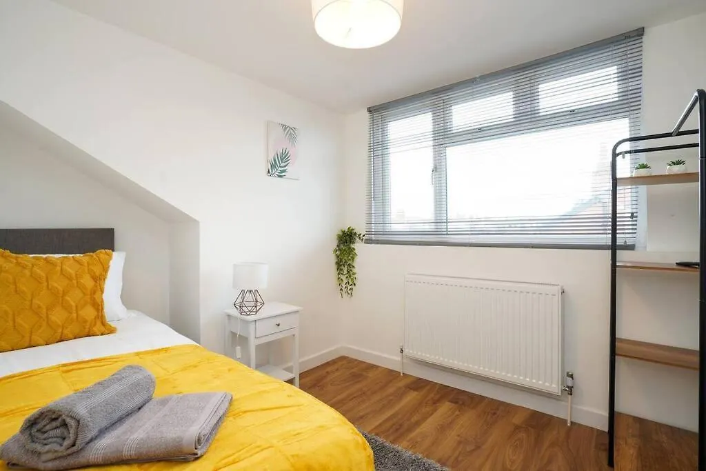 Apartmán 3 Bedroom Home With Free Parking Leeds  Velká Británie