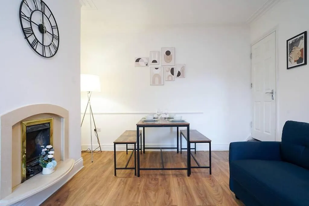 Apartmán 3 Bedroom Home With Free Parking Leeds