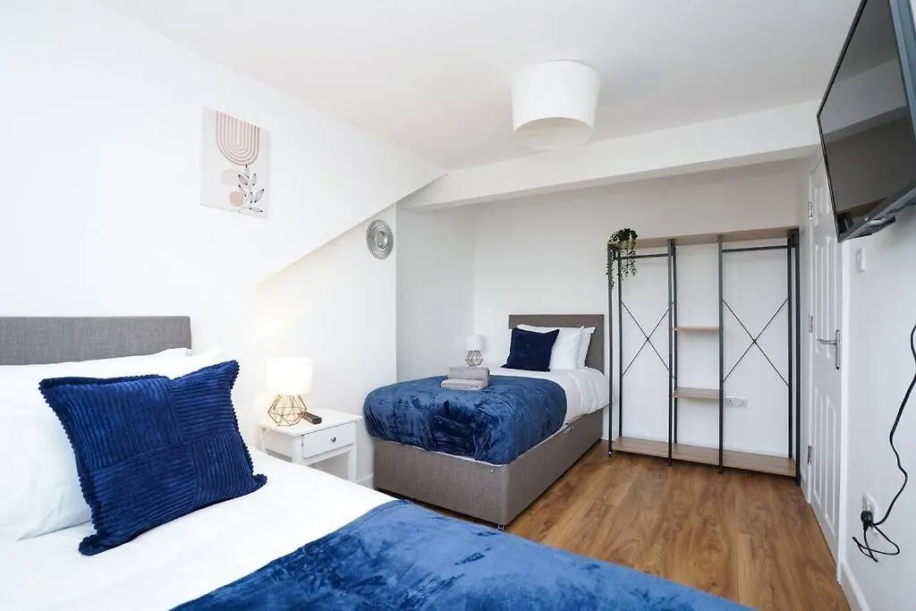 3 Bedroom Home With Free Parking Leeds  0*, Leeds (West Yorkshire)