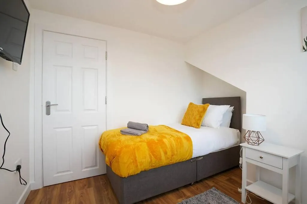 3 Bedroom Home With Free Parking Leeds  0*, Leeds (West Yorkshire) Velká Británie